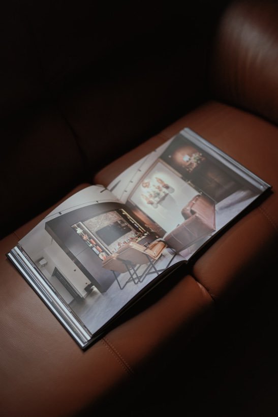 Hochwertiges Magazin auf Leder